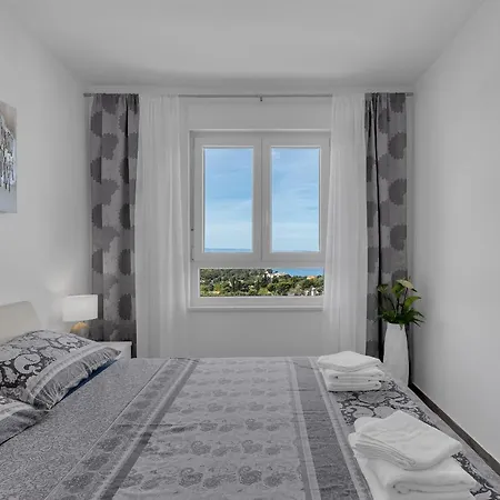 Navis, Sea View
