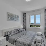 Apartment Navis, Sea View