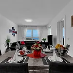 Navis, Sea View *