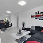 Navis, Sea View Makarska