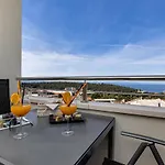 Navis, Sea View