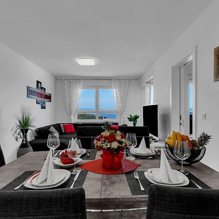 Navis, Sea View *