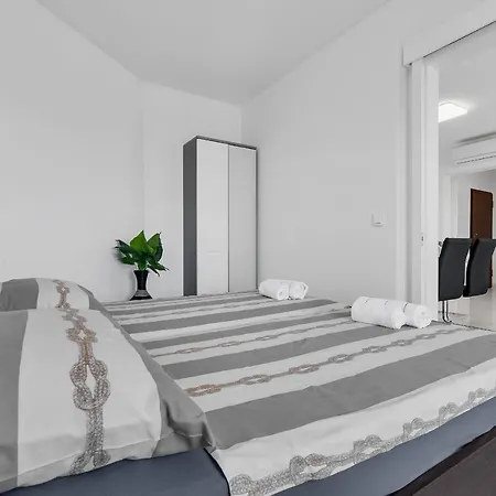 Navis, Sea View