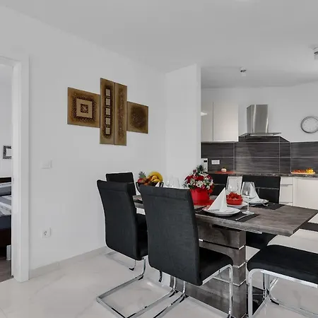 Apartment Navis, Sea View *