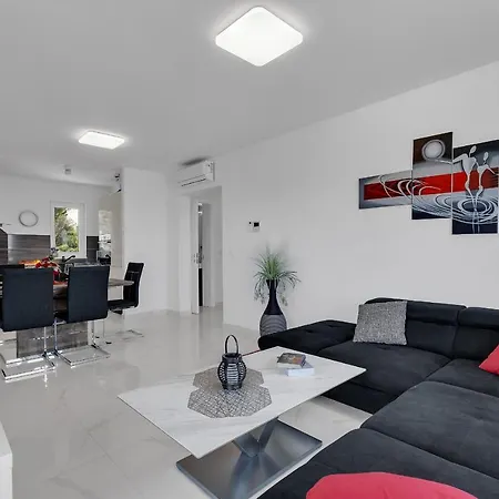 Navis, Sea View Makarska