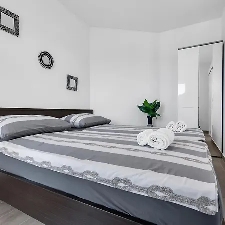 Apartment Navis, Sea View *