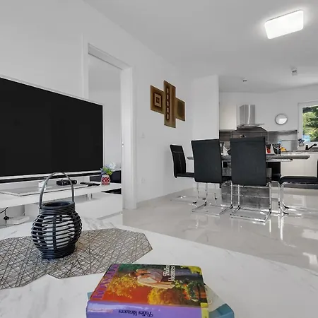 Navis, Sea View * ماكارسكا