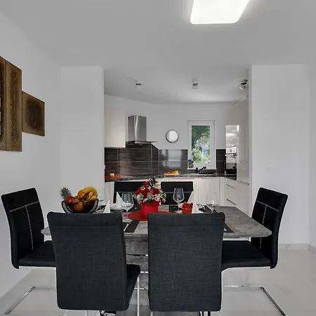 Navis, Sea View * Makarska