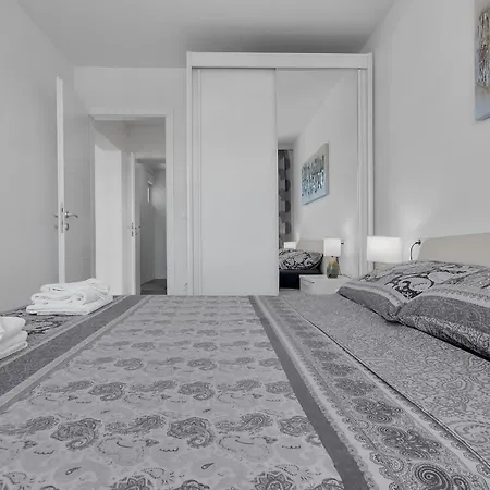 Апартаменти Navis, Sea View Макарська