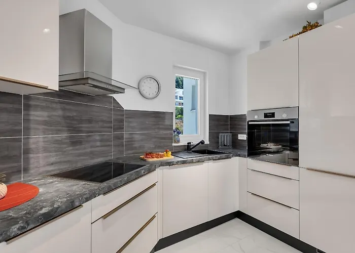 Navis, Sea View * Makarska