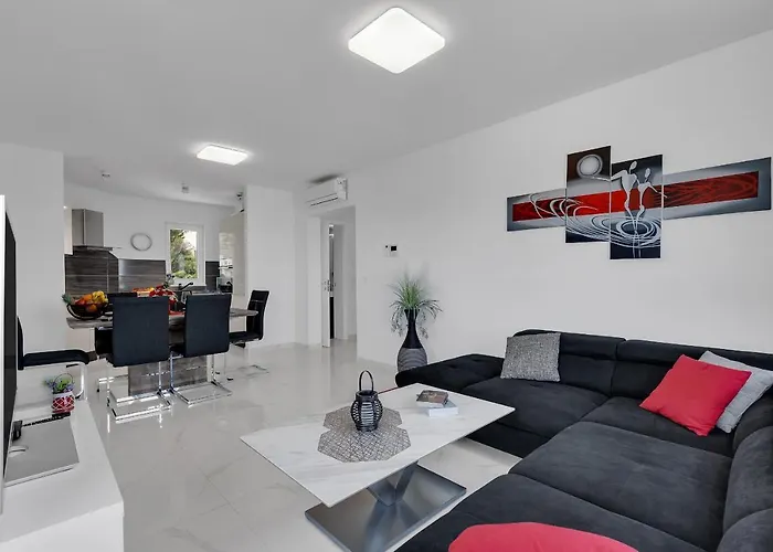 Navis, Sea View Makarska