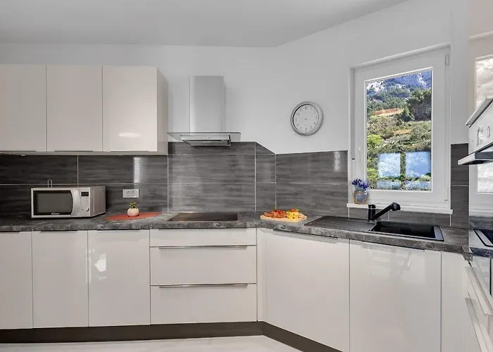 Navis, Sea View Apartment Makarska